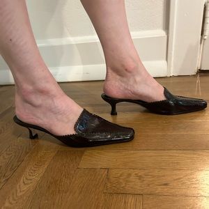 Van Eli mules with low shaped heel in brown leather. Size 8M. Never worn